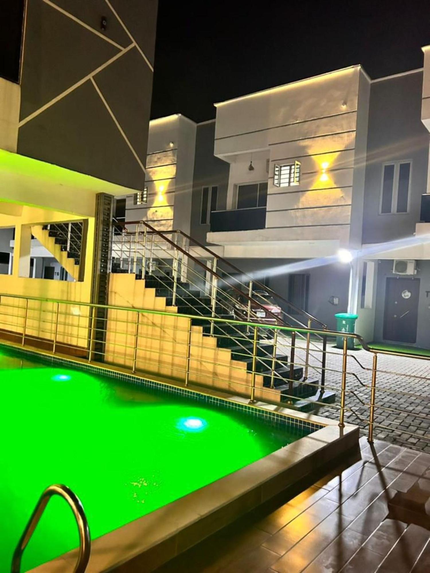 Urban Retreat Luxury Shortlet Apartment Lekki Ajah Lagos With Pool And Gym Exterior foto